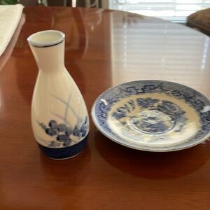 Japan Sake vase and saucer